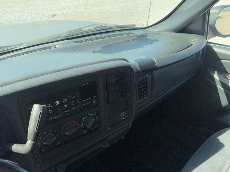 2002-chevrolet-silverado-2500-hd,-4x4,-cloth-interior,-single-cab,-camper-shell,-reese-hitch,-215,438-miles,-vin#-1gchk24u31e235020-image-12
