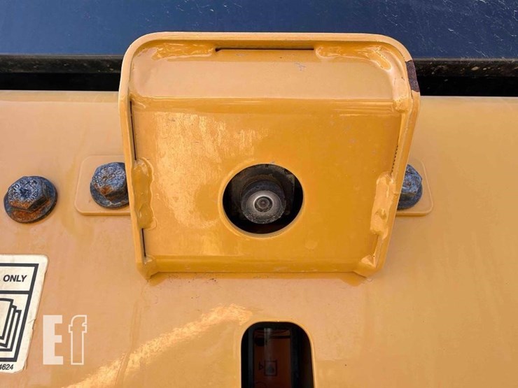 2020-caterpillar-d1-image-21