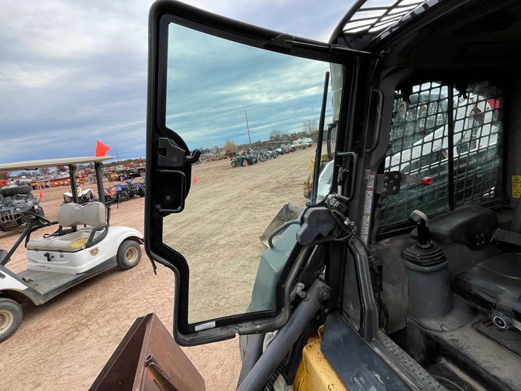 #1947-•-new-holland-l185-wheeled-skid-steer-image-20