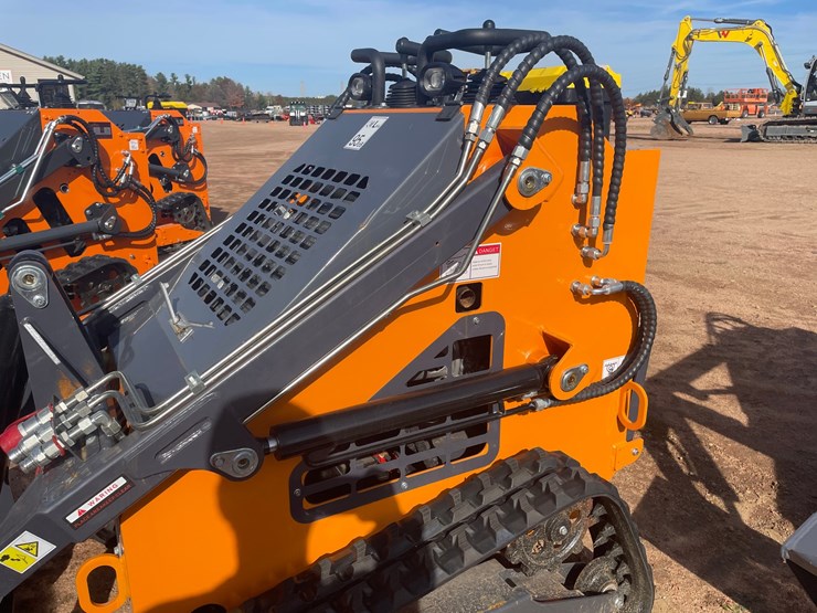 #3206-•-landhonor-mini-skid-steer-loader-image-11