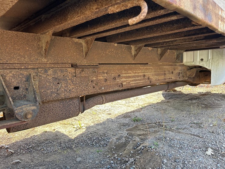 #6935-•-2000-ford-f-550-super-duty-stake-bed-dump-truck-(has-wi-title)-image-23