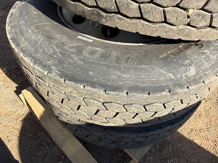 #6980-•-(4)-commercial-truck-tires-with-10-bolt-aluminum-rims-image-10
