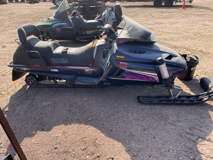 #1911-•-1996-yamaha-snowmobile-image-4