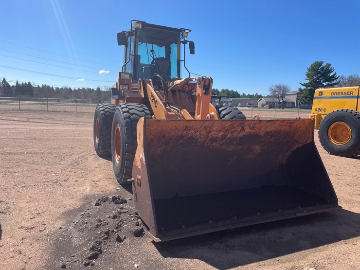 #1748-•-2001-case-721c-wheel-loader-image-2