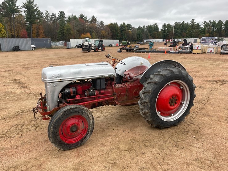 #1856-•-ford-tractor-image-3