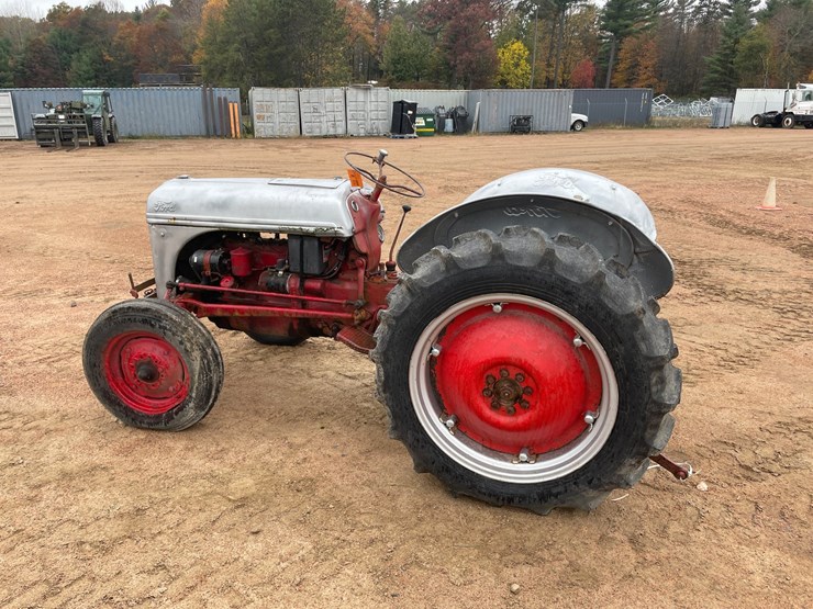 #1856-•-ford-tractor-image-4