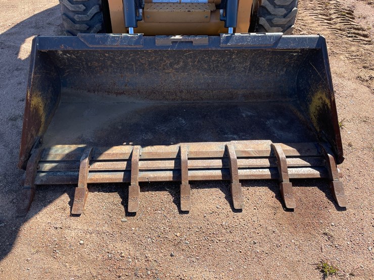 #1958-•-2014-case-sr220-skid-steer-image-12