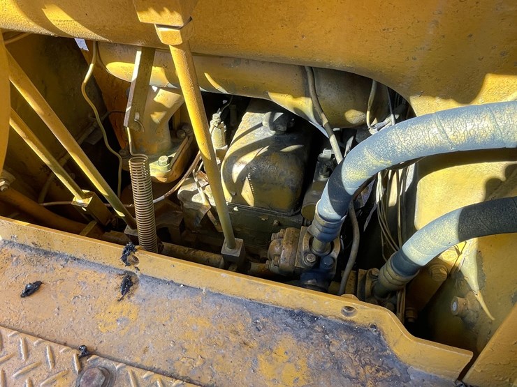 #1910-•-komatsu-d575-1-track-loader-image-26