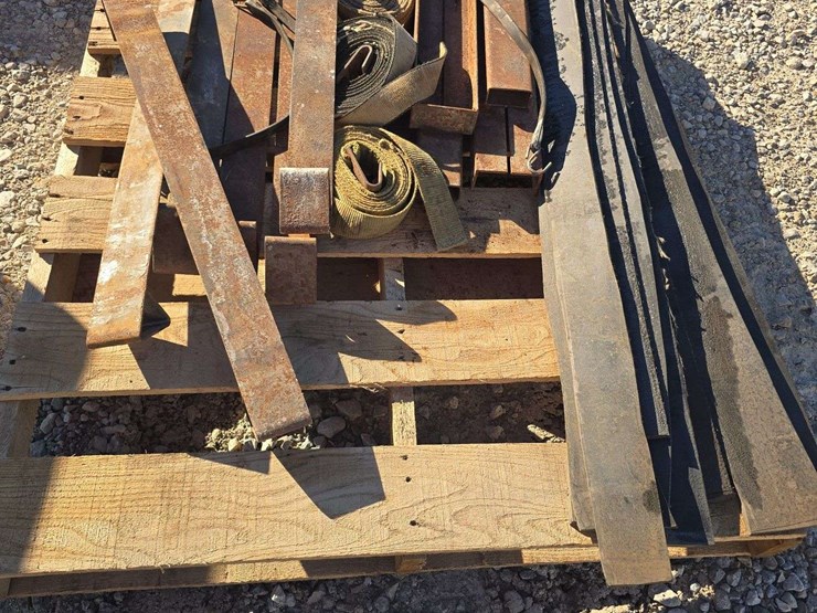 coil-racks,-small-tie-down-straps,-misc.-rubber-protection-strips-image-1