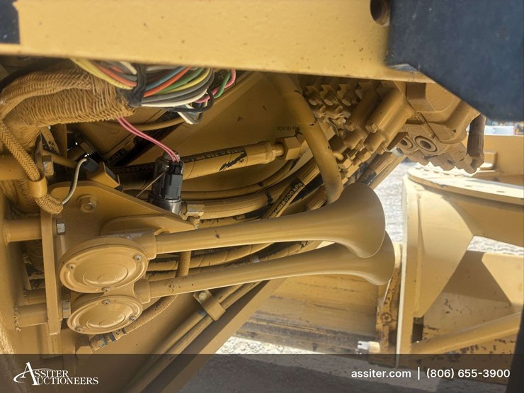 2002-caterpillar-140h-image-38