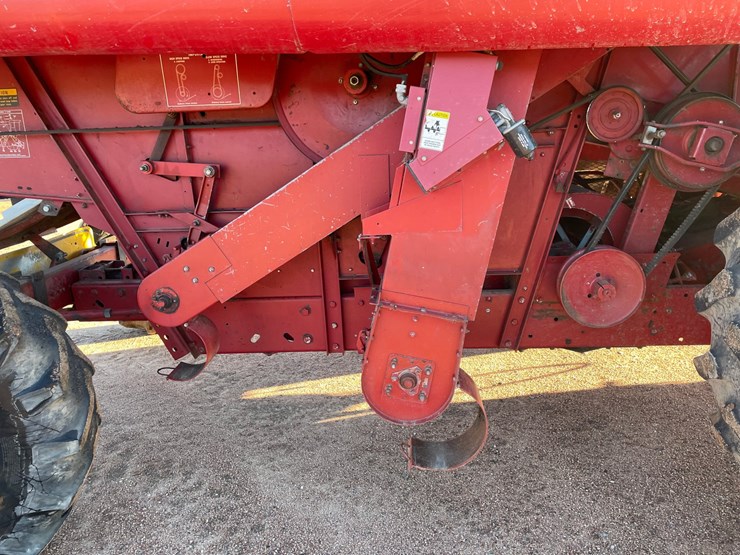 #1898-•-1991-ih-1660-axial-flow-combine-image-32