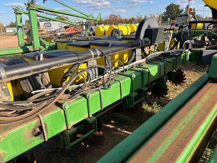 #1948-•-john-deere-7200-16-row-planter-image-28