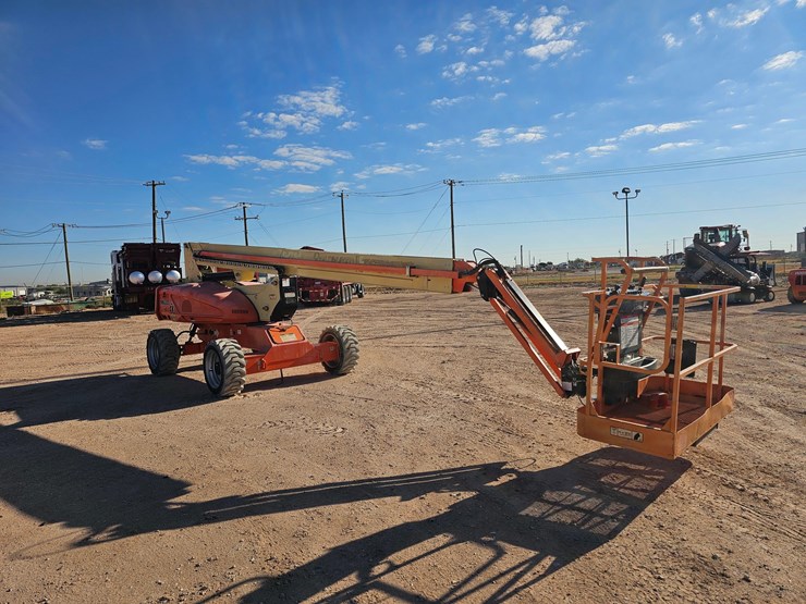 2017-jlg-m600j-image-4
