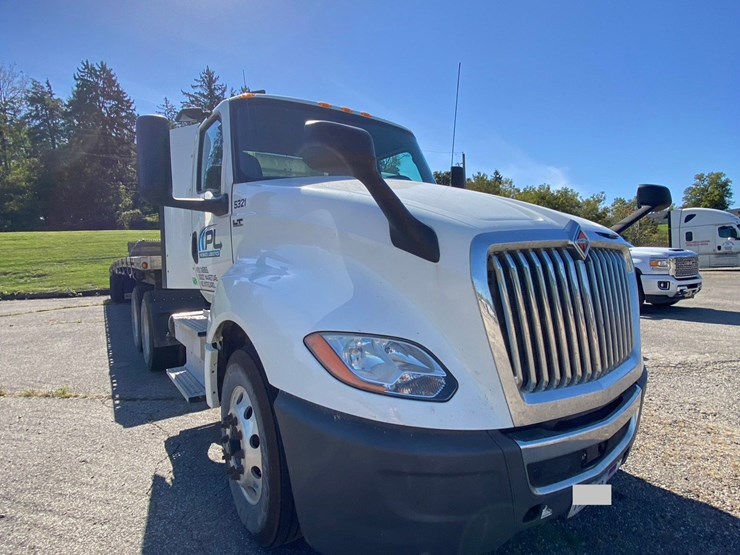 2020-international-lt625-daycab-haul-truck-image-5