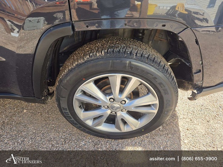 2013-jeep-grand-cherokee-laredo-image-24