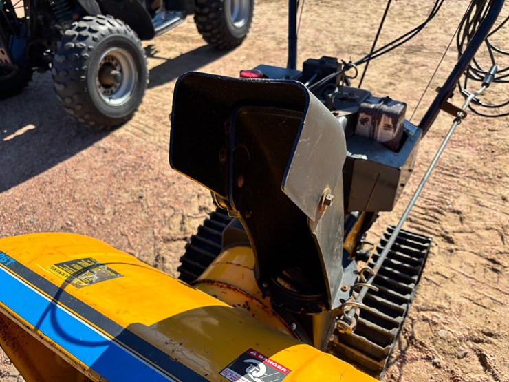 #1001-•-cub-cadet-826t-26"-snow-blower-image-7