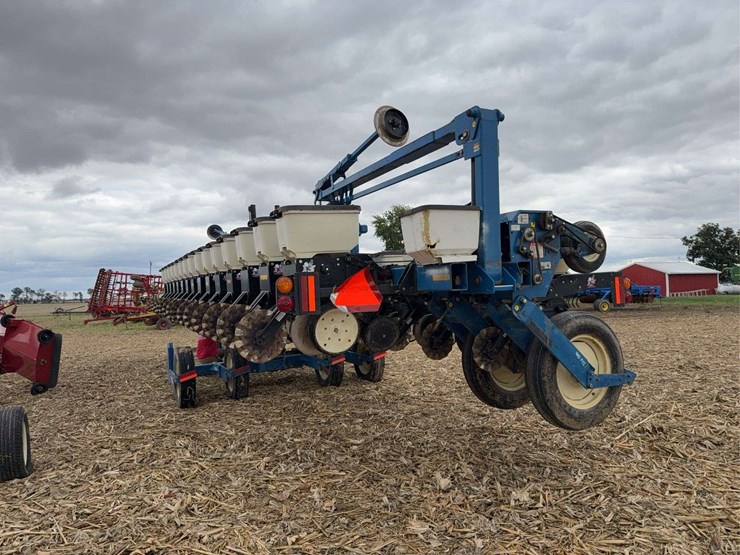 kinze-3600-planter,-16/31-box-fill,-no-tills,-corn-and-soybean-meters,-ground-drive,-markers,-kpm-iii-monitor,-fold-box,-s/n--624526-image-9