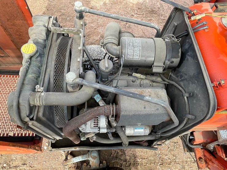 #1019-•-kubota-f2400-4wd-tractor-with-attachments-image-40