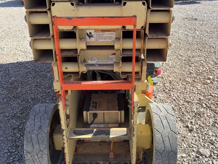2016-jlg-26’-scissor-lift-(7m)-model-2632es,-battery-operated,-,-26’-reach,-non-marking-tires,-s/n--m200001221-image-7