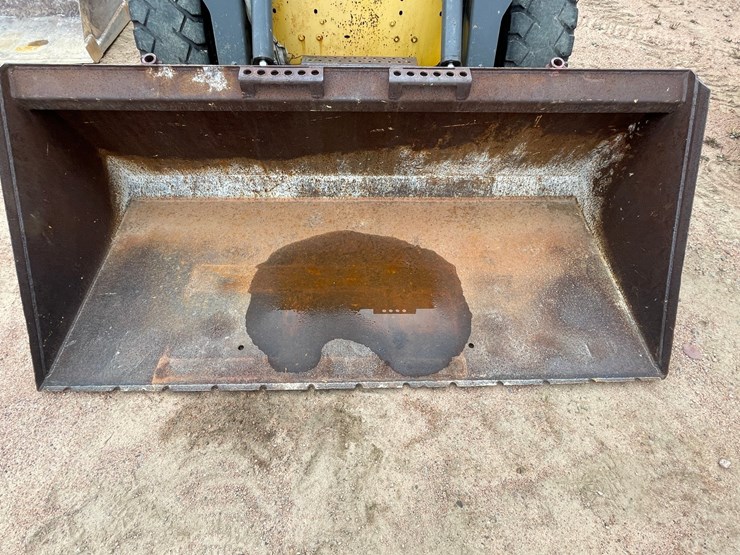 #1083-•-new-holland-l185-wheeled-skid-steer-image-16