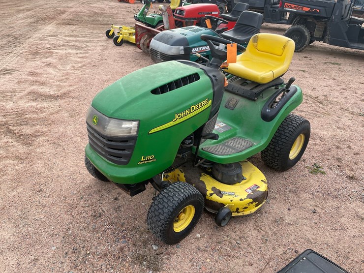 #1930-•-200-john-deere-l110-riding-lawn-mower-image-1