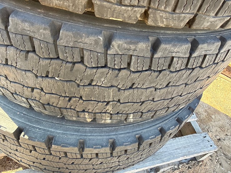 #6981-•-(5)-commercial-truck-tires-with-wheels-image-11