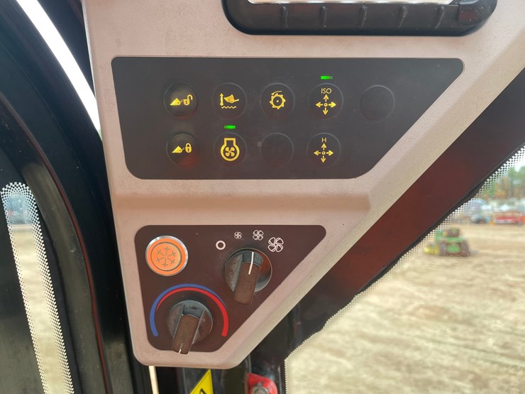 #1077-•-2021-jcb-270-t4-skid-steer-image-47
