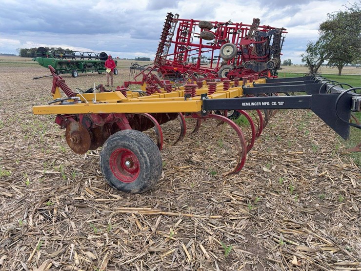 binkley-wilbeck-2109-13-shank-chisel-plow,-remlinger-leveling-bar,-hyd-adjust-hitch-image-6