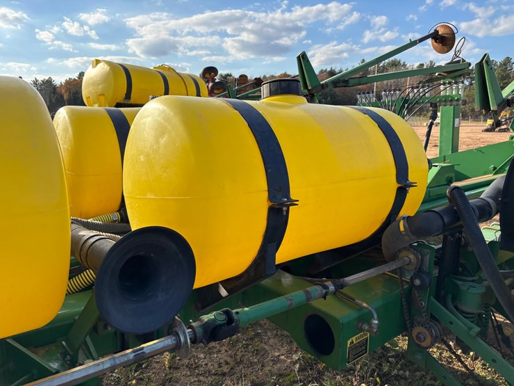 #1949-•-john-deere-7200-conservation-16-row-planter-image-24