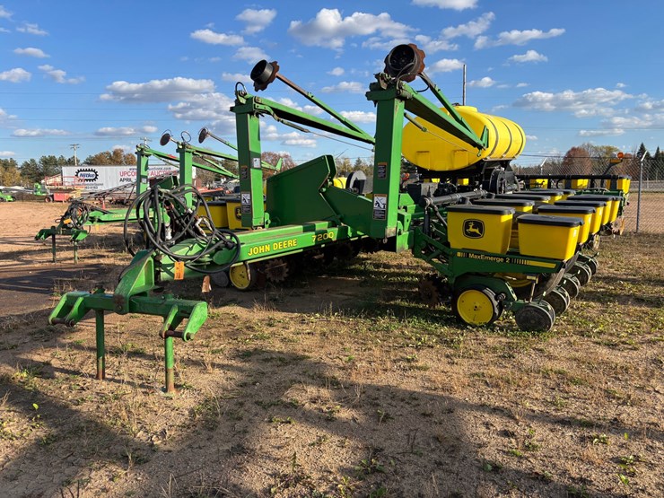 #1948-•-john-deere-7200-16-row-planter-image-1