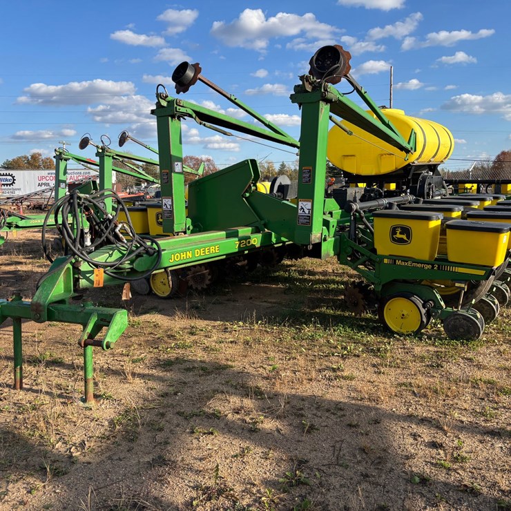 #1948 • John Deere 7200 16-Row Planter