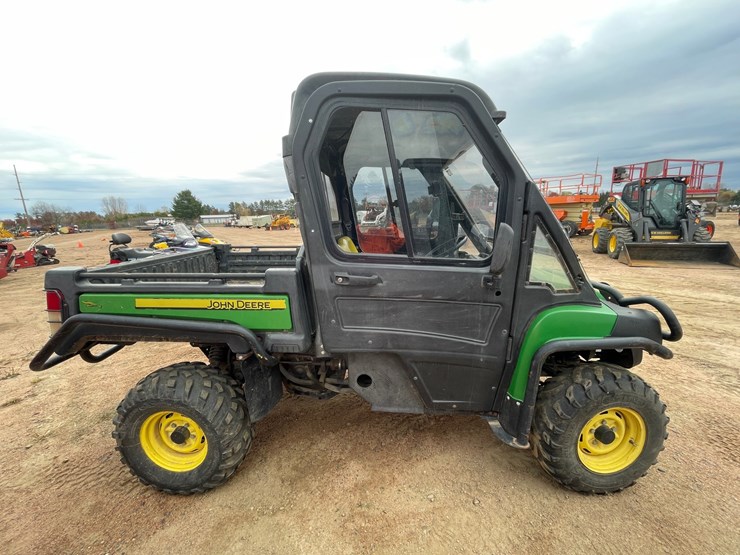 #1057-•-john-deere-diesel-4-x-4-gator-image-4