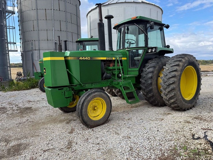 1980-john-deere-4440-tractor,-7,995-hours,-540-and-small-1000pto,-front-fuel-tank,-full-rack-front-weights,-hammer-strap,-side-step,-quad-range,-18.4x38,-quick-hitch,-2-remotes,-s/n--4440w037072-image-1