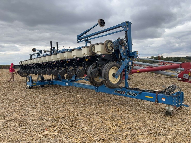 kinze-3600-planter,-16/31-box-fill,-no-tills,-corn-and-soybean-meters,-ground-drive,-markers,-kpm-iii-monitor,-fold-box,-s/n--624526-image-1