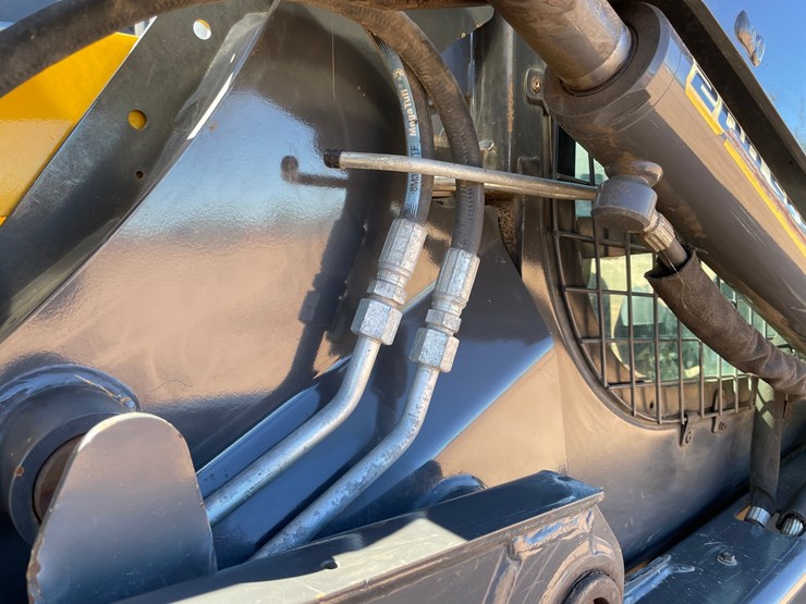 #1959-•-2015-new-holland-l230-skid-steer-image-30