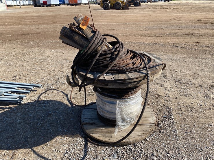 #6948-•-(1)-steel-wire-rope-cable-on-wooden-spool-with-swivel-hook-image-1