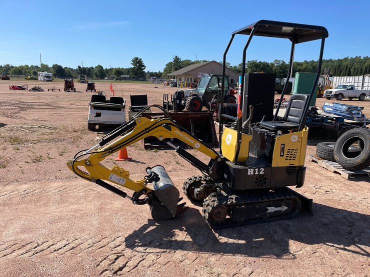 #3248-•-agt-mini-excavator-image-2