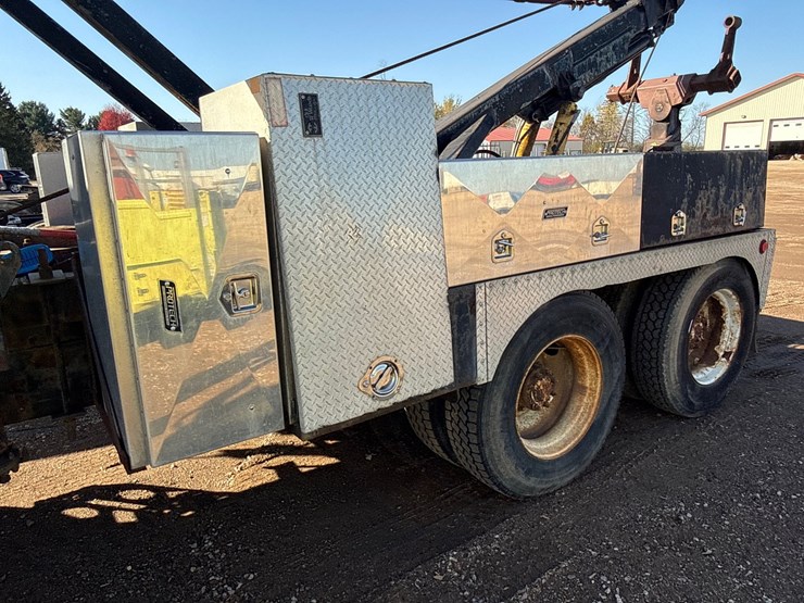 #6908-•-1985-tandem-axle-wrecker-tow-truck-(has-wi-title)-image-10