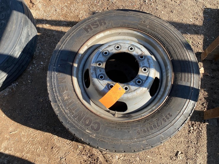 #6964-•-(2)-225/70r19.5-commercial-truck-tires-on-steel-wheels-image-3