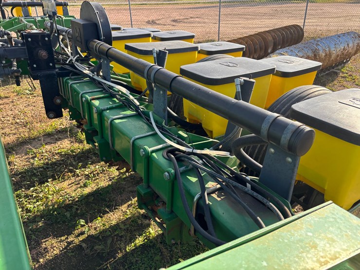 #1948-•-john-deere-7200-16-row-planter-image-27