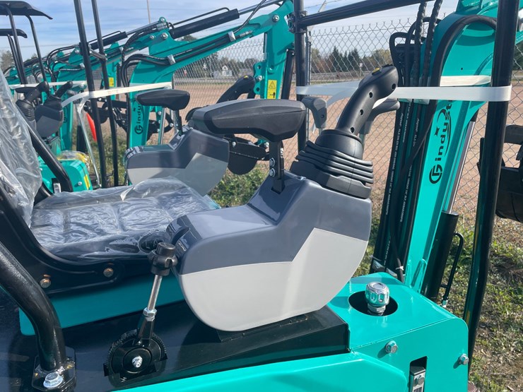 #3227-•-2026-cfg-kv16r-mini-excavator-image-12