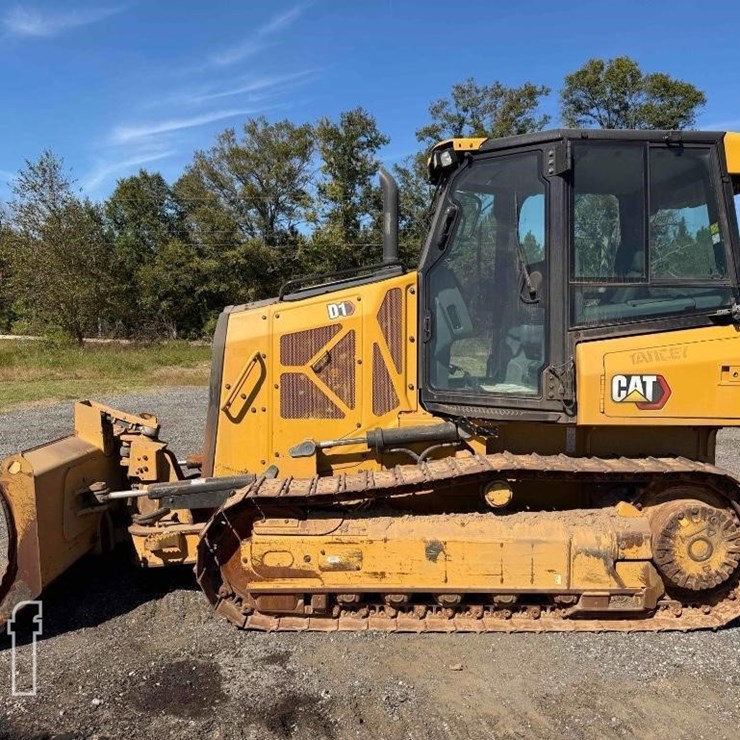 2020 CATERPILLAR D1