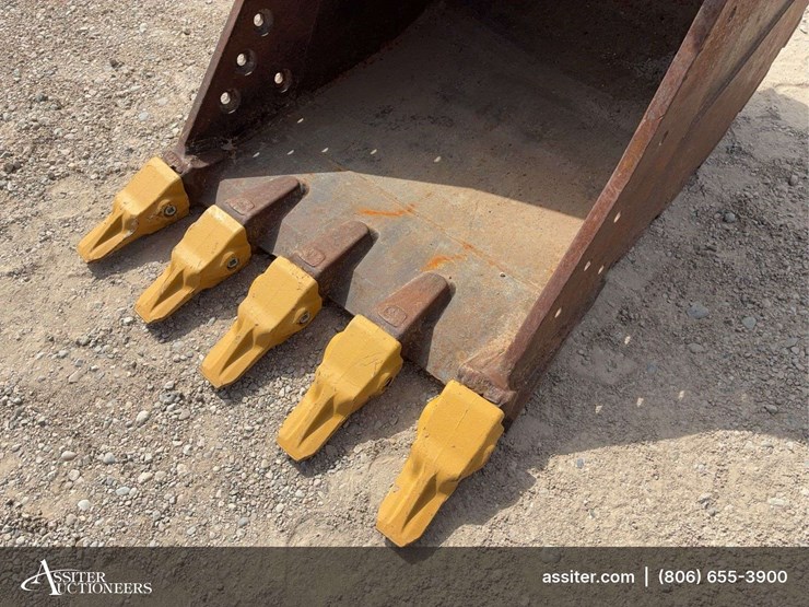 2017-caterpillar-323-image-9