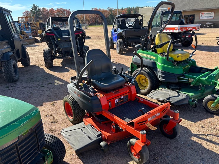 #1009-•-2017-kubota-z122r-zero-turn-lawn-mower-image-3