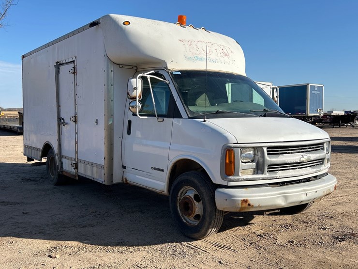 #6932-•-2000-chevrolet-3500-box-truck-(has-wi-title)-image-7