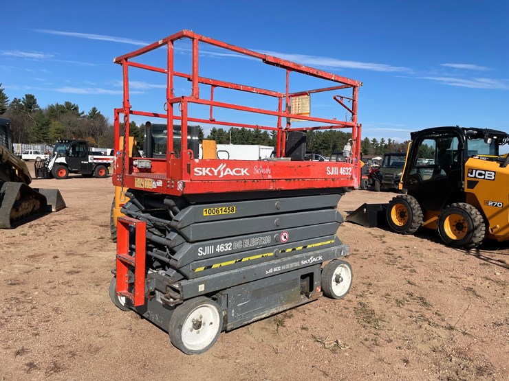 #1877-•-skyjack-sj111-4632-32'-electric-scissor-lift-image-3