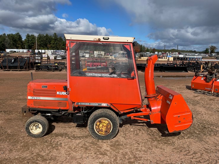 #1019-•-kubota-f2400-4wd-tractor-with-attachments-image-10
