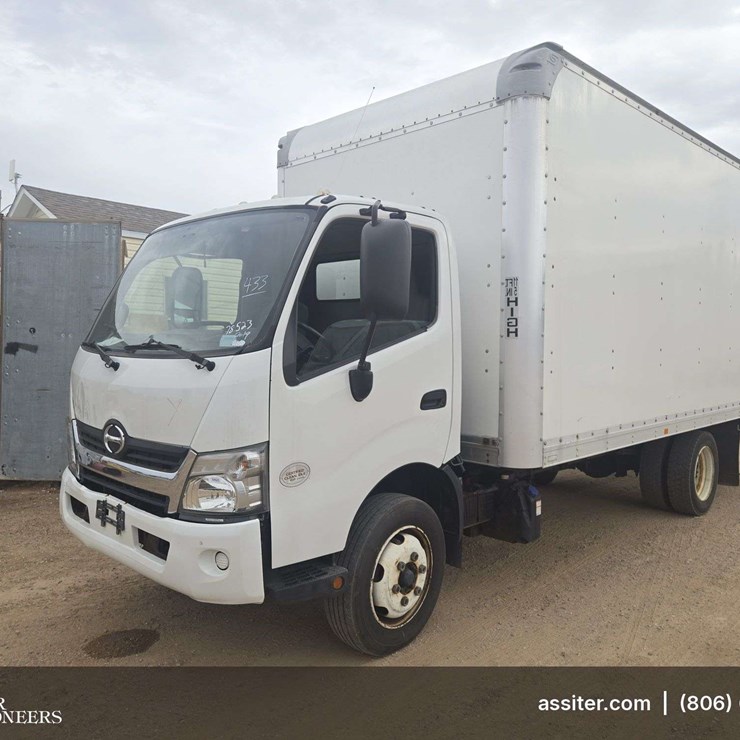 2019 Hino 195 Cab-Over-Engine / Single Box Truck