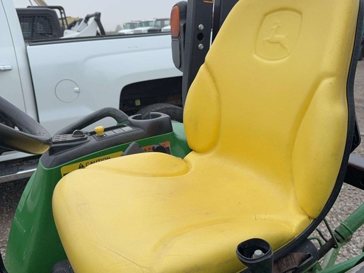 2016-john-deere-3033r-tractor,-front-loader,-with-bucket,-hydrostat,-diesel-engine,-1473.5-hours,540pto,-3pt-,-s/n--lv3033rcgg100590,-loader-s/n--1poh165xpfx009721.-image-12