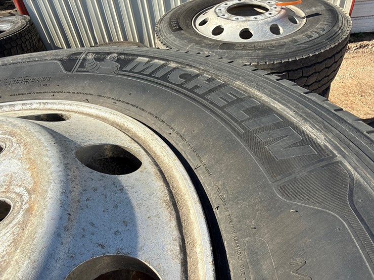 #6981-•-(5)-commercial-truck-tires-with-wheels-image-5